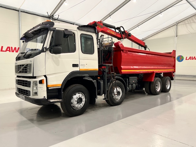 Volvo FM 400 8×4 Steel Tipper Grab Manual
