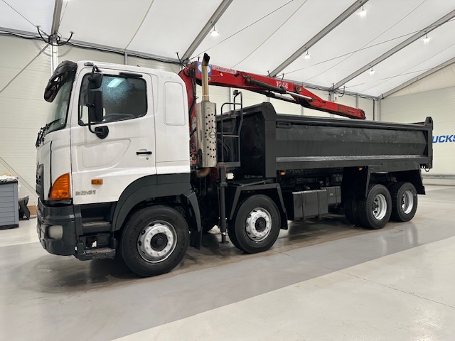 Hino 700 3241 8×4 Sleeper Cab Steel Tipper Grab
