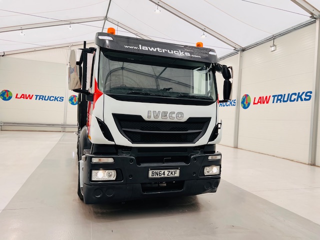 Iveco Stralis 310 Euro 6 6×2 Flatbed Brick Grab