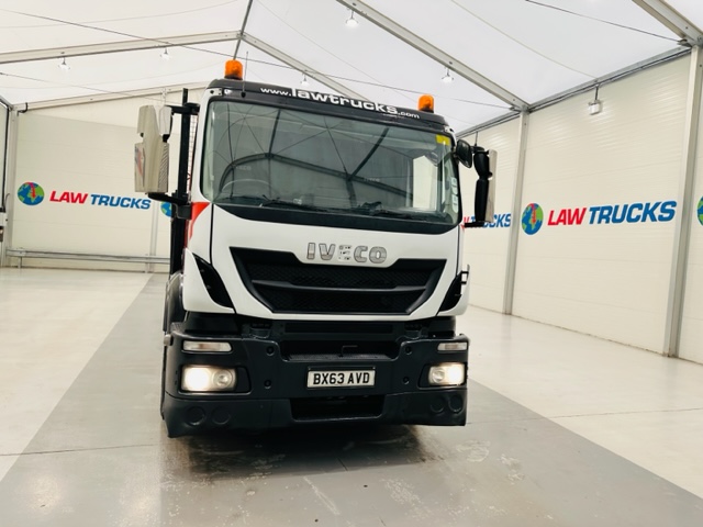 Iveco Stralis 310 6×2 Dropside Brick Grab