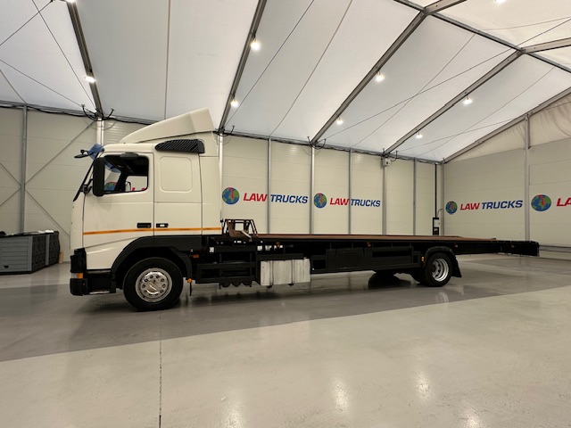 Volvo FH12 420 4×2 Caravan Transporter