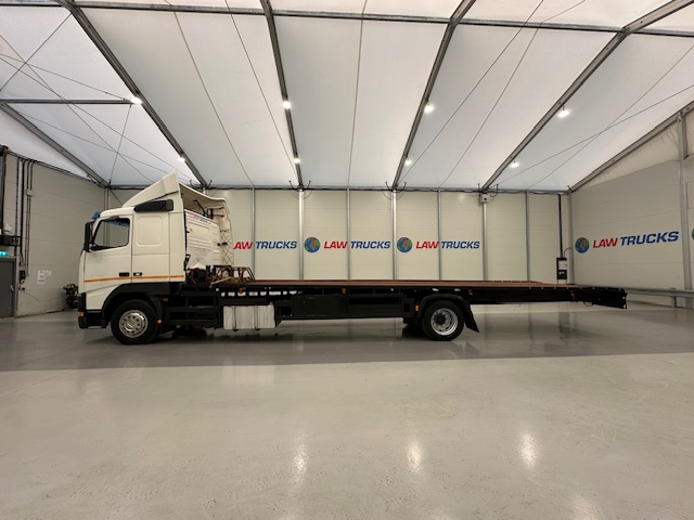 Volvo FH12 420 4×2 Caravan Transporter