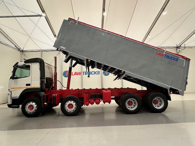 Volvo FM 380 8×4 Day Cab Tipper