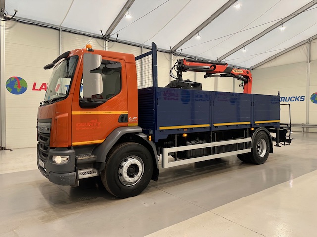 DAF LF 220 Day Cab Dropside Brick Grab