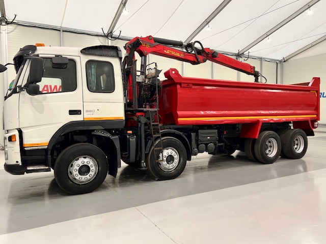 Volvo FM 400 8×4 Steel Tipper Grab Manual