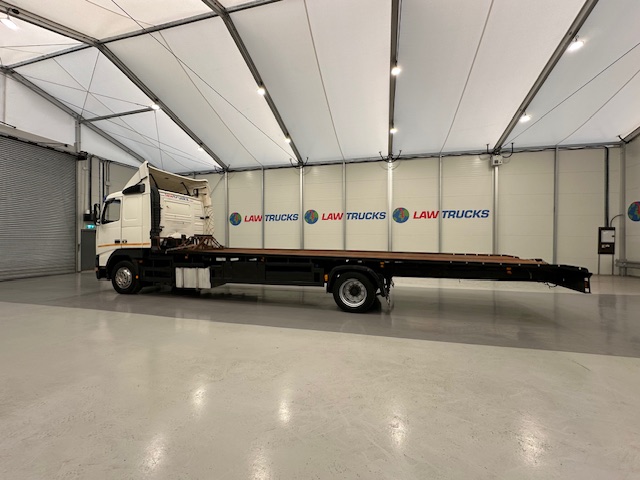 Volvo FH12 420 4×2 Caravan Transporter