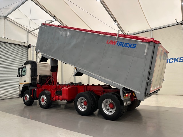 Volvo FM 380 8×4 Day Cab Tipper