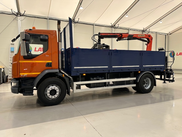 DAF LF 220 Day Cab Dropside Brick Grab