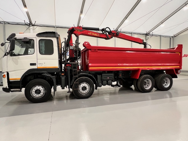 Volvo FM 400 8×4 Steel Tipper Grab Manual