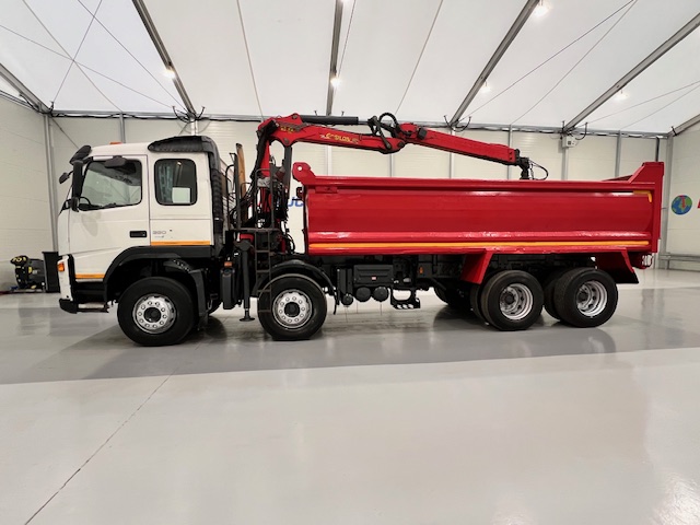 Volvo FM 400 8×4 Steel Tipper Grab Manual