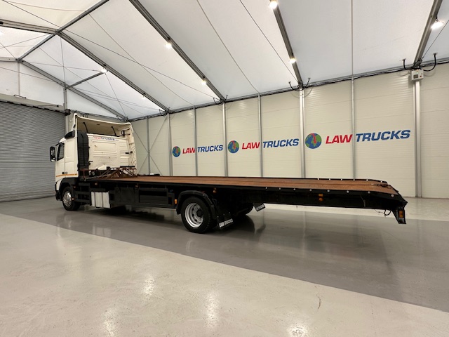 Volvo FH12 420 4×2 Caravan Transporter