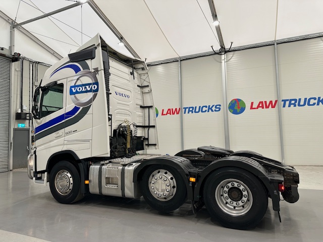 Volvo FH 500 6×2 Tractor Unit Safari Edition