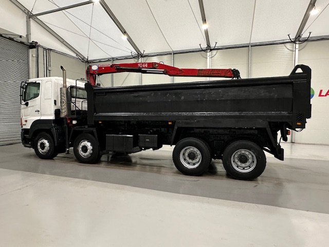 Hino 700 3241 8×4 Sleeper Cab Steel Tipper Grab