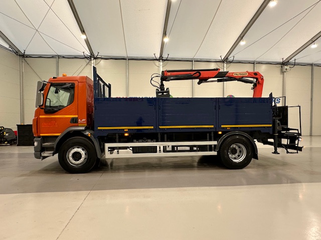 DAF LF 220 Day Cab Dropside Brick Grab