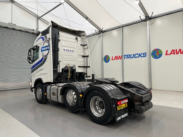 Volvo FH 500 6×2 Tractor Unit Safari Edition