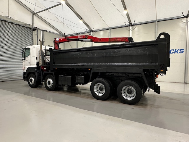 Hino 700 3241 8×4 Sleeper Cab Steel Tipper Grab