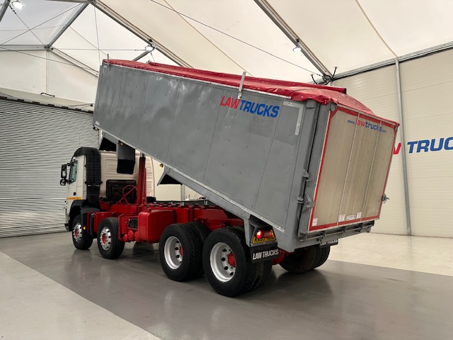 Volvo FM 380 8×4 Day Cab Tipper