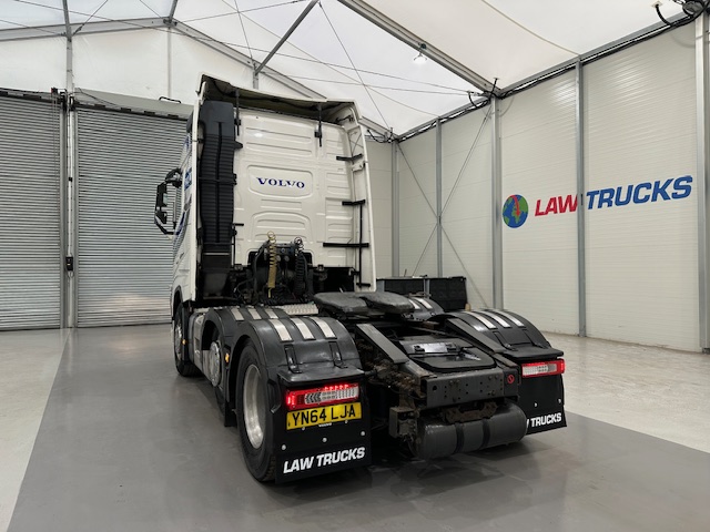 Volvo FH 500 6×2 Tractor Unit Safari Edition
