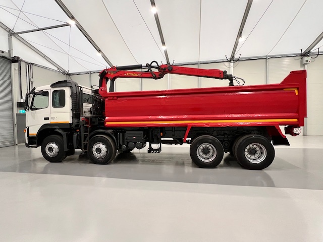 Volvo FM 400 8×4 Steel Tipper Grab Manual