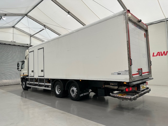 DAF CF 370 6×2 Sleeper Cab Fridge Box