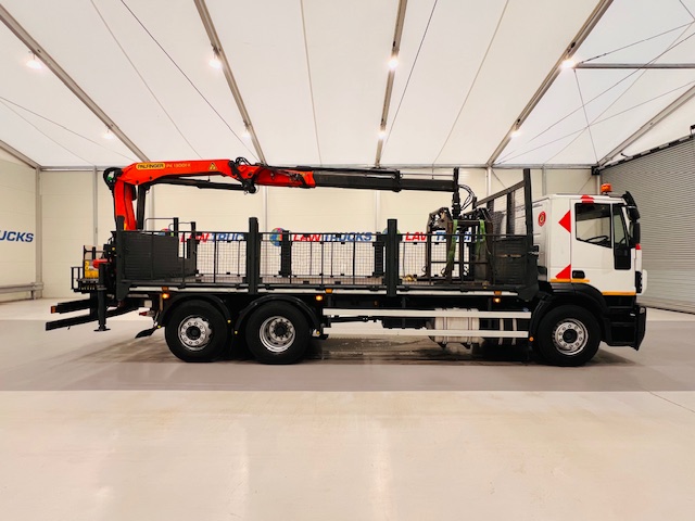 Iveco Stralis 310 Euro 6 6×2 Dropside Brick Grab
