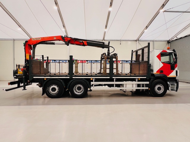 Iveco Stralis 310 Euro 6 6×2 Flatbed Brick Grab