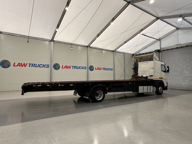 Volvo FH12 420 4×2 Caravan Transporter