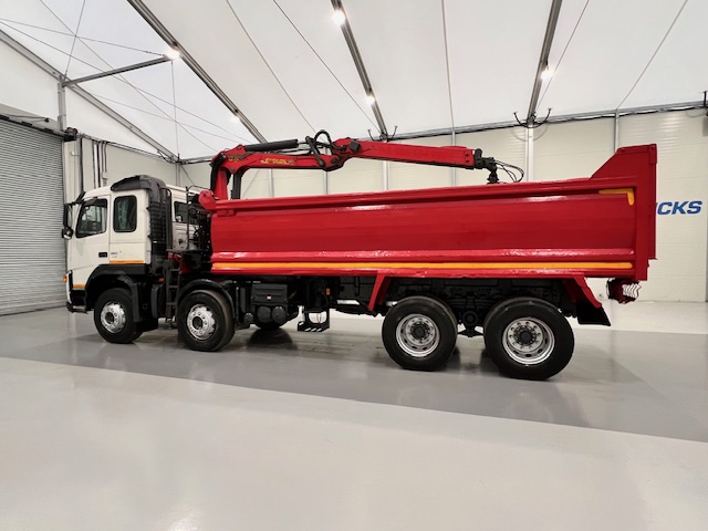 Volvo FM 400 8×4 Steel Tipper Grab Manual