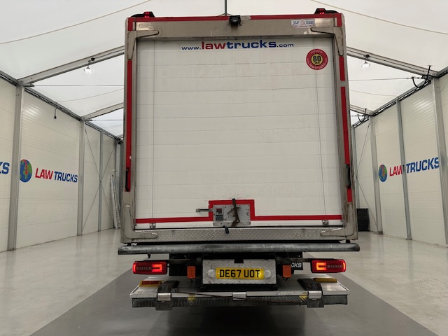 DAF CF 370 6×2 Sleeper Cab Fridge Box