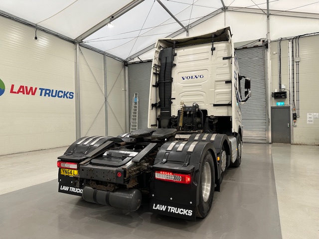 Volvo FH 500 6×2 Tractor Unit Safari Edition