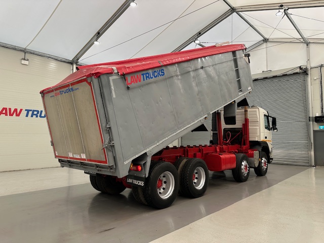 Volvo FM 380 8×4 Day Cab Tipper