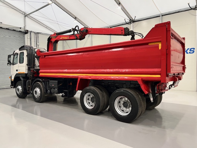 Volvo FM 400 8×4 Steel Tipper Grab Manual