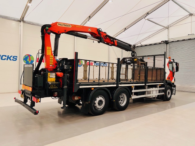 Iveco Stralis 310 Euro 6 6×2 Flatbed Brick Grab