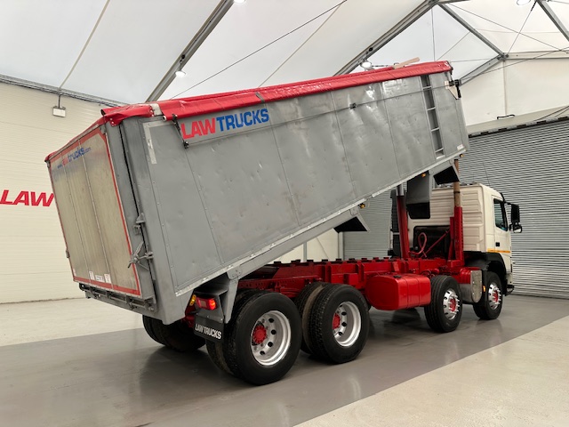 Volvo FM 380 8×4 Day Cab Tipper