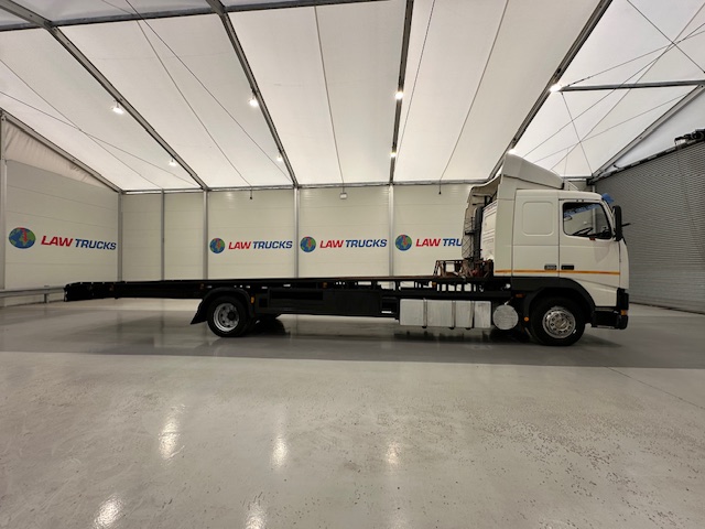 Volvo FH12 420 4×2 Caravan Transporter