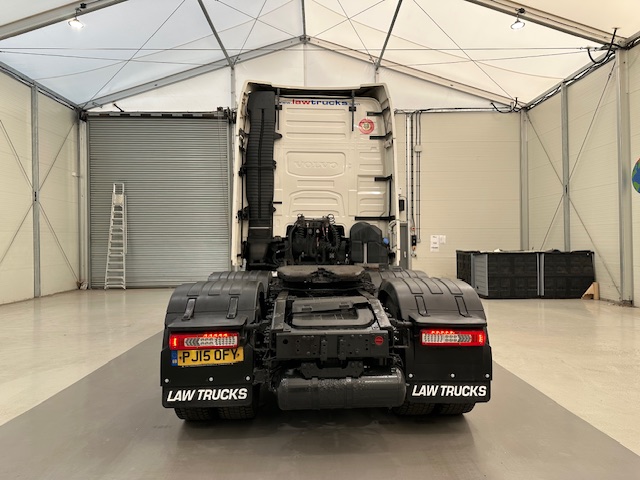 Volvo FH 500 6×2 Globetrotter XL Midlift Tractor Unit