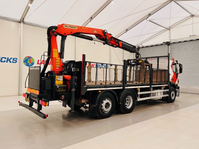 Iveco Stralis 310 Euro 6 6×2 Flatbed Brick Grab