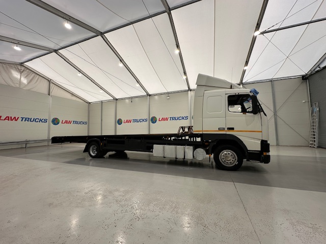 Volvo FH12 420 4×2 Caravan Transporter
