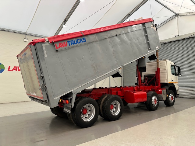 Volvo FM 380 8×4 Day Cab Tipper