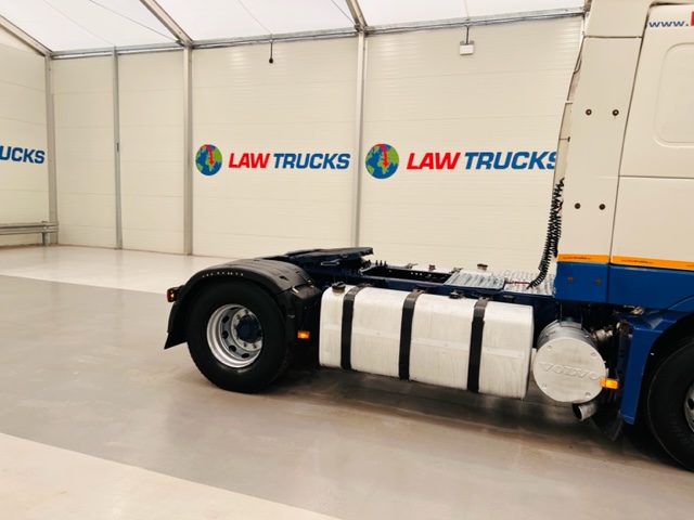 Volvo FH12 420 4×2 Sleeper Cab Tractor Unit