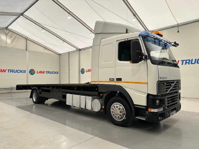 Volvo FH12 420 4×2 Caravan Transporter