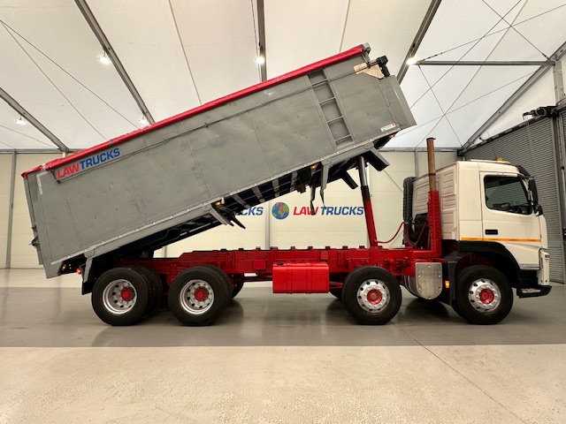 Volvo FM 380 8×4 Day Cab Tipper