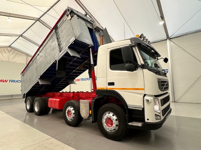 Volvo FM 380 8×4 Day Cab Tipper