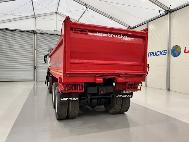 Volvo FM 400 8×4 Steel Tipper Grab Manual