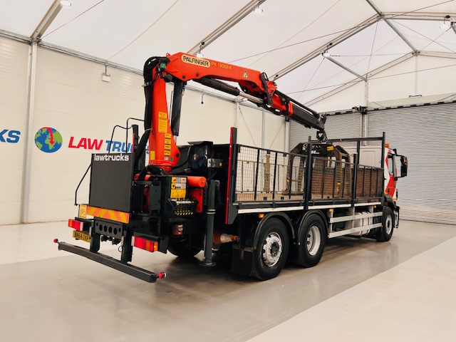 Iveco Stralis 310 Euro 6 6×2 Flatbed Brick Grab
