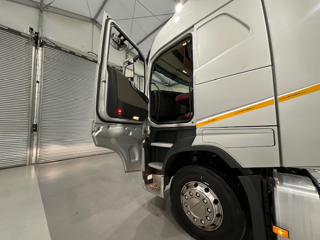 Volvo FH 500 6×2 Midlift Tractor Unit PTO