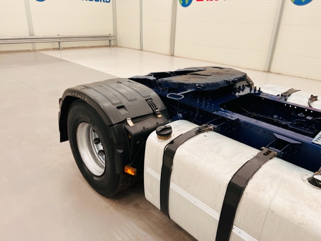 Volvo FH12 420 4×2 Sleeper Cab Tractor Unit