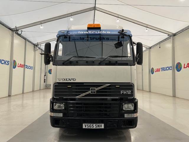 Volvo FH12 420 4×2 Caravan Transporter