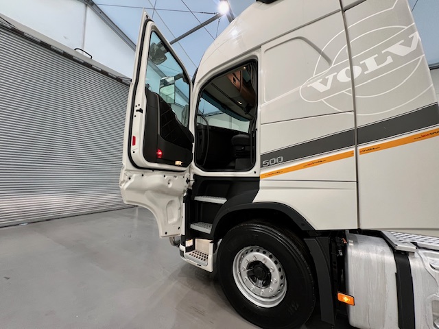 Volvo FH 500 6×2 Sleeper Cab Tractor Unit