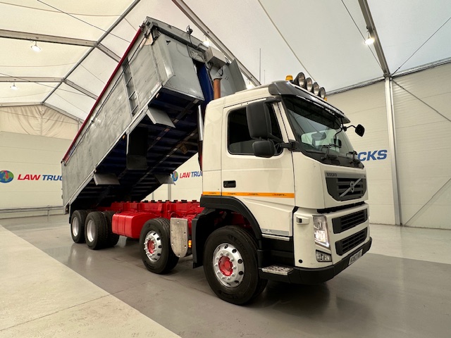 Volvo FM 380 8×4 Day Cab Tipper